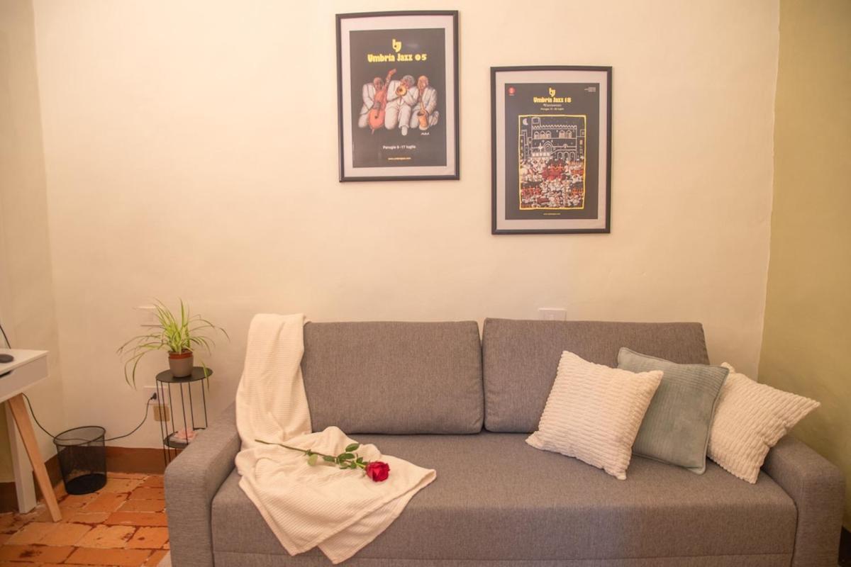 Millennial Walls Elegant Relax In Center *